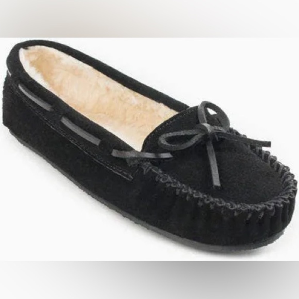 New Minnetonka Black Moccasin 5W Wide